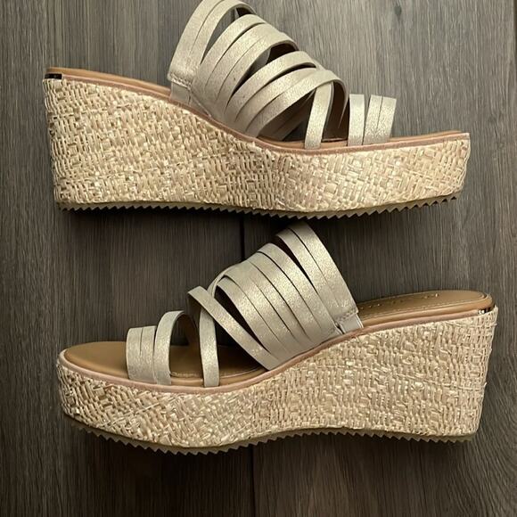 Donald Pliner $228 Ithaca Suede Platform Wedge Toe Ring Sandals Platino Size 10